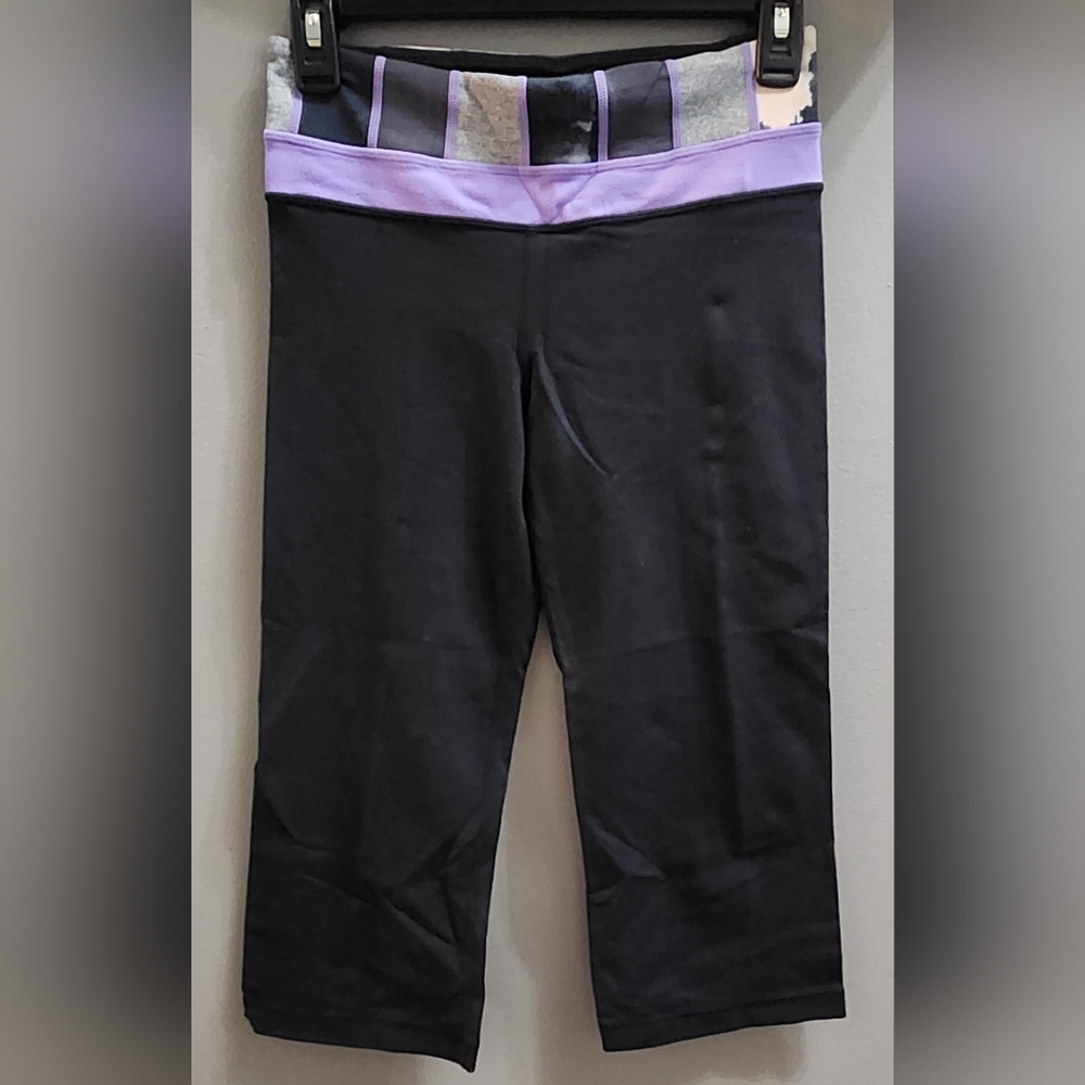 Lululemon Cropped Mini Flare Reversible Size 4